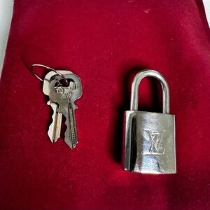Louis Vuitton Silver Lock #319 with Keys